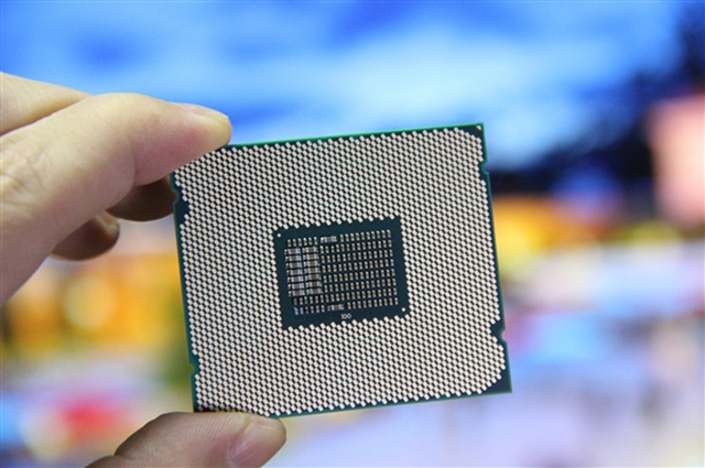 出售（Intel）奔騰? Silver 和 Gold 處理器、賽揚? 處理器